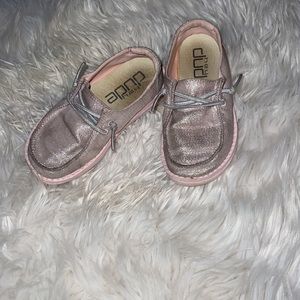 Toddler size 9 hey dudes